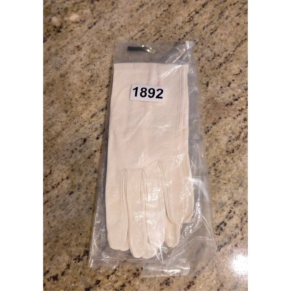 Vintage Womens Size S Off-White Leather Gloves Short Formal